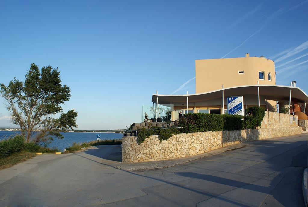 Apartments & Restaurant Condura Croatica Nin-Sabunike Нин Екстериор снимка